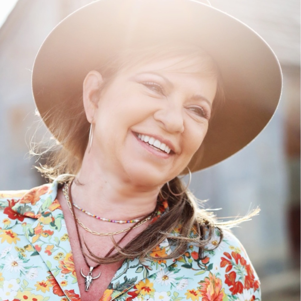 Meet your Posher, Suzanne